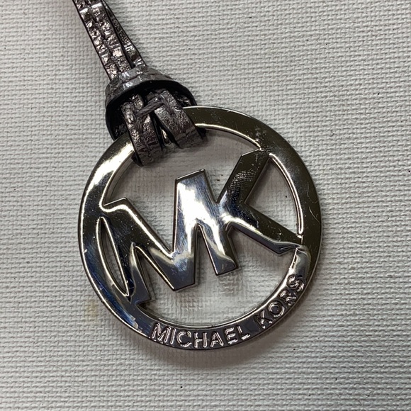 Michael Kors Silver Reptile Drawstring Bag - Picture 4 of 14